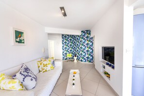 TV - Protaras Pallini Seaside Suite (Protaras)