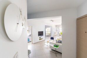 3 bedrooms, in-room safe, iron/ironing board, free WiFi - Protaras Pallini Seaside Suite (Protaras)