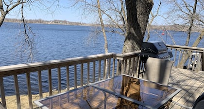 QUIET, Year round Cozy Cabin on a great fishing lake