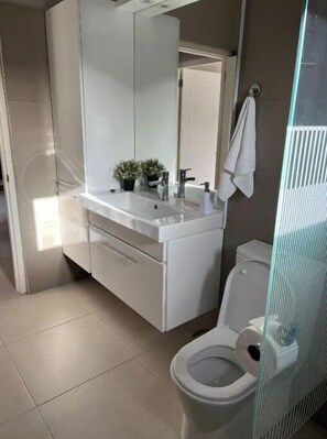Shower, towels