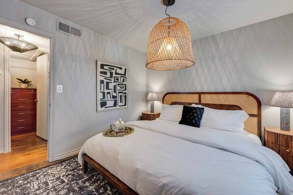 1 bedroom, desk, iron/ironing board, travel crib - Spacious 1BR/1BA retreat with full kitchen, queen bed, washer/dryer, high-speed Wi-Fi, and Roku TV—just steps from Dallas’ scenic Santa Fe Trail. (Dallas)