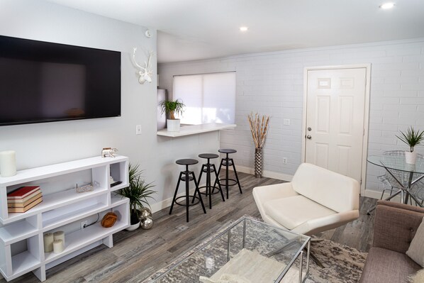 Smart TV - Quaint Central Phoenix Duplex (Phoenix)