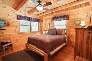 3 bedrooms, desk, iron/ironing board, free WiFi