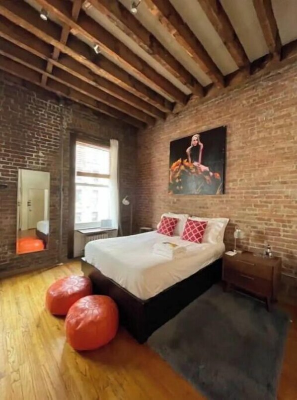 1 bedroom, desk, WiFi - Loft style prewar studio (New York)