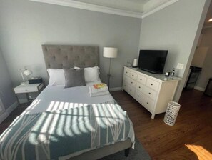 1 dormitori, escriptori i wifi 