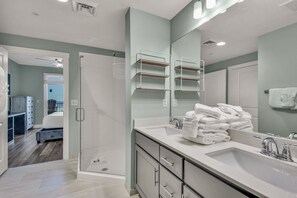 Towels - 🏝️Endless Gulf Views-Close by Pier Park-Pools-Calypso 3-504🏝️ (Panama City Beach)