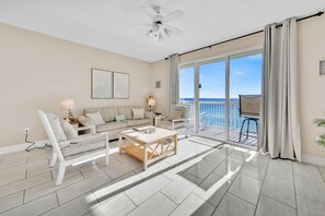 TV - 🏖️Beach Front-FREE Beach Service-Pools-Celadon 1103🏖️ (Panama City)