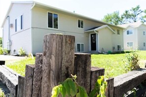 Property grounds - Walk to Downtown I Queen I Self-Checkin I Garage (Fargo)