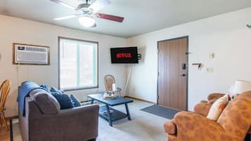 Smart TV, fireplace