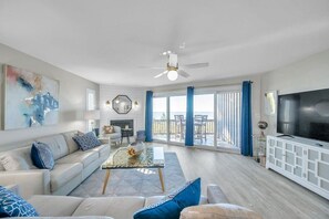 Smart TV, fireplace, computer monitors