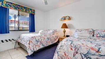 1 Schlafzimmer, Schreibtisch, Bügeleisen/Bügelbrett, Reisekinderbett