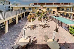 Lämmitetty uima-allas