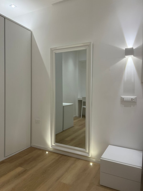 Standard Room, 1 Bedroom, Private Bathroom, City View | Minibar, desk, laptop workspace, soundproofing - Abba Rooms (Cagliari)