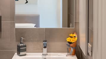 Comfort Room | Bathroom | Shower, hair dryer, bidet, towels