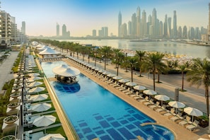 2 outdoor pools, open 9:00 AM to 6:00 PM, free cabanas, pool umbrellas - Marriott Resort Palm Jumeirah, Dubai (Dubai)