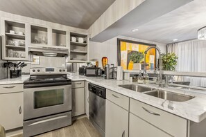 Fridge, microwave, oven, stovetop - Experience elevated living in this executive 2-bed, 1.5-bath furnished condo featuring a private garden-view patio. Enjoy resort-style amenities including a pool, sauna, cold plunge, and outdoor fitness deck. Perfect for extended stays! (Dallas)