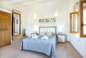 2 chambres, fer et planche à repasser, lit parapluie, Wi-Fi gratuit