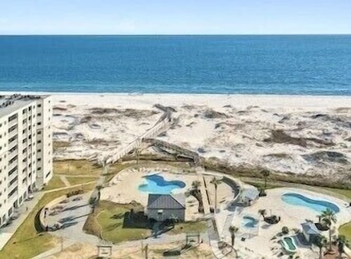 BEACHFRONT Ground Floor WALK-OUT 3Bdrm/2Ba Plantation Palms Great for Families