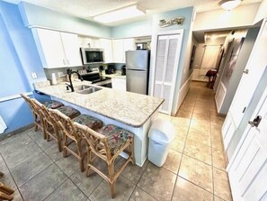 Fridge, microwave, oven, stovetop - BEACHFRONT Ground Floor WALK-OUT 3Bdrm/2Ba Plantation Palms, Great for Families (Gulf Shores)
