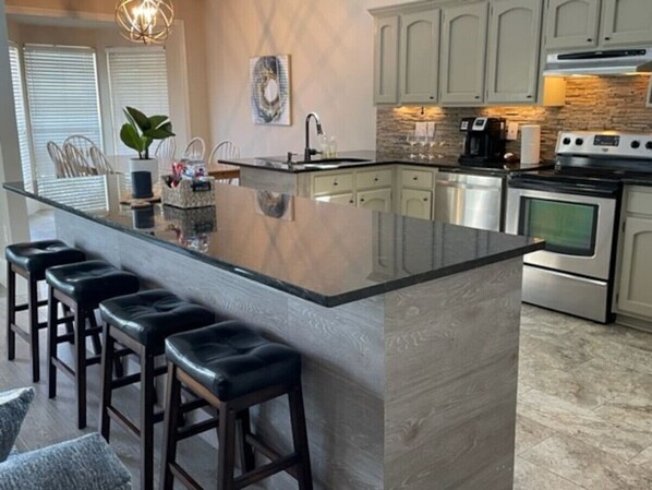 Fridge, microwave, stovetop, dishwasher