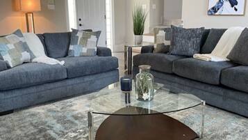 Televisión y chimenea