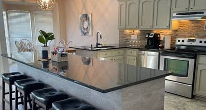 Enchanting lake home with amazing views! Very Safe