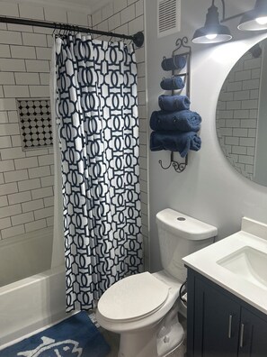 Combined shower/bathtub - Beautiful marsh view with pool - Ocean just steps away! (North Myrtle Beach)