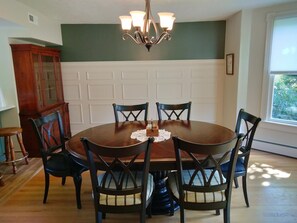 Dining - Spacious Victorian close to everything in RH - Wheelchair friendly. Sleeps 11 (Rock Hall)