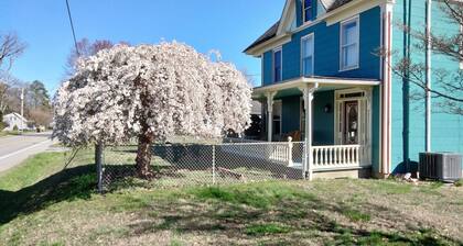 Spacious Victorian close to everything in RH - Wheelchair friendly. Sleeps 11