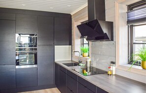 Fridge, dishwasher, cookware/dishes/utensils