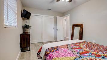 2 bedrooms, iron/ironing board, free WiFi, bed sheets