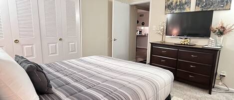 2 bedrooms, iron/ironing board, internet, bed sheets