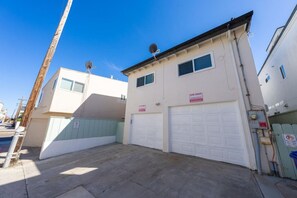 Exterior - Beautiful Whole Home, Seconds to Beach, Epic Patio (San Diego)
