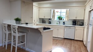 Fridge, microwave, oven, stovetop - Solar Heated Pool, Staycation Lovely 3bed/2ba Home (San Jose)