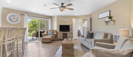 Condo, Multiple Beds, Hot Tub | Living room | 40-inch TV with digital channels