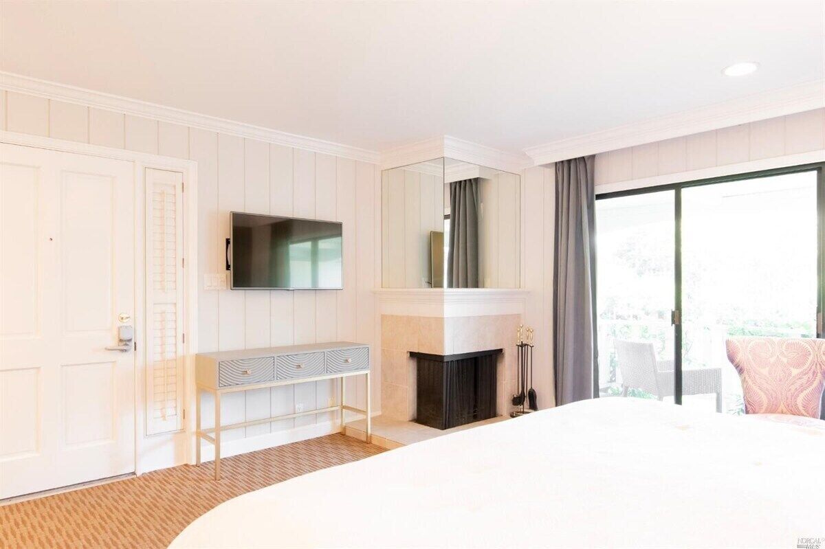1 Bed 1 Bath Silverado Resort Experience Jr. Suite Condo - Yountville, CA