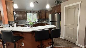 Refrigerador, horno, parrilla de estufa y tostadora