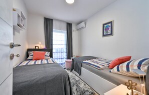 2 bedrooms, iron/ironing board, travel cot, free WiFi