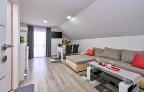 Smart TV - Awesome home in Paruzevina with sauna (Paruzevina)