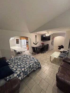 Interior - 3 BR 5 Bed Upper Floor With Massive Lake view (Peachland)