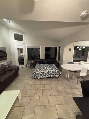 Interior - 3 BR 5 Bed Upper Floor With Massive Lake view (Peachland)