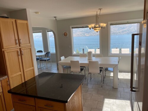 3 BR 5 Bed Upper Floor With Massive Lake view