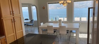 3 BR 5 Bed Upper Floor With Massive Lake view