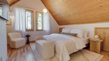 House, Multiple Beds, Fireplace, Mountain View (North Lake Hideaway) | 3 bedrooms, individually decorated, individually furnished, free WiFi