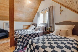 하우스, 침대(여러 개), 벽난로, 산 전망 (North Lake Hideaway) | 3 개의 침실, 각각 다른 스타일의 인테리어, 각각 다르게 가구 비치, 무료 WiFi