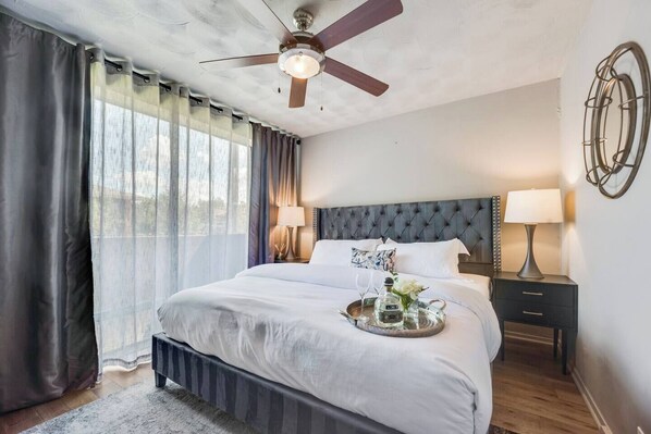2 habitaciones, tabla de planchar con plancha y cuna de viaje 