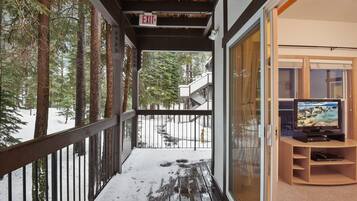 Condo, 1 Queen Bed with Sofa bed, Fireplace, Mountain View | Property grounds