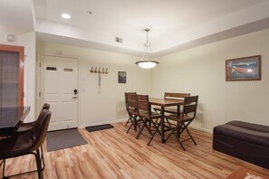 Condo, 1 Queen Bed with Sofa bed, Fireplace, Mountain View | Dining - Tavern Inn Delight (Olympic Valley)