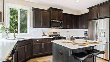 Fridge, microwave, oven, stovetop