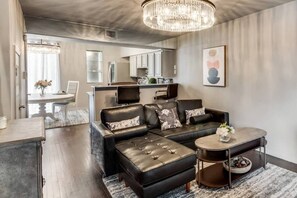 Smart TV, fireplace, offices - Second-floor Lakewood loft with serene pool views, luxury interiors, and a private upstairs loft. Enjoy a prime Dallas location with stylish, comfortable living spaces perfect for any stay. (Dallas)